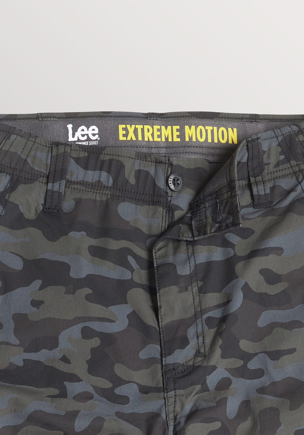 Men's Lee Extreme Motion Crossroad Cargo Short Black Camo