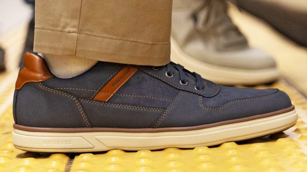 Men's Dockers Fabien lace-up shoe in dark blue.